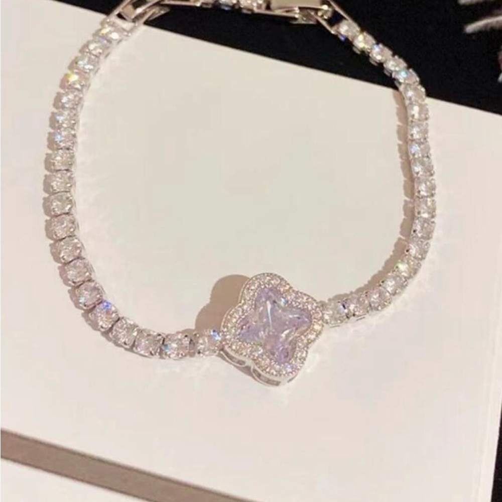 Silver Crystal Tennis Bracelet with Clover-Shaped Centerpiece
